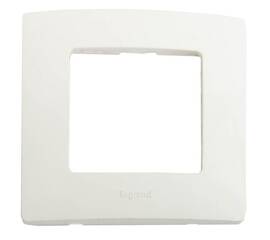 Рамка 1-постовая Legrand Etika белая 672501