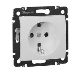 Розетка 2К+3 Legrand Valena 16A 250V со шторками белая 774421