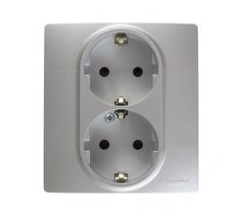 Розетка 2X2К+З Legrand Etika 16A 250V со шторками немецкий стандарт алюминий 672433