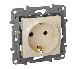 Розетка 2К+З Legrand Etika 16A 250V немецкий стандарт слоновая кость 672321