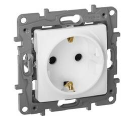Розетка 2К+З Legrand Etika 16A 250V со шторками немецкий стандарт белая 672222