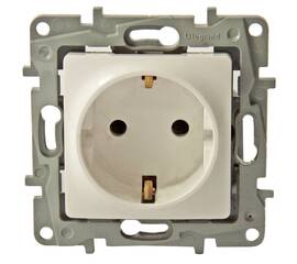 Розетка 2К+З Legrand Etika 16A 250V немецкий стандарт белая 672221
