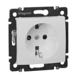 Розетка 2К+3 Legrand Valena 16A 250V со шторками белая 774421