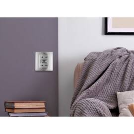 Розетка двойная с/з со шторками Legrand Inspiria 673757