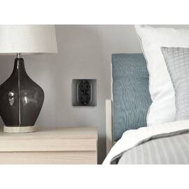 Розетка двойная с/з со шторками Legrand Inspiria 673758