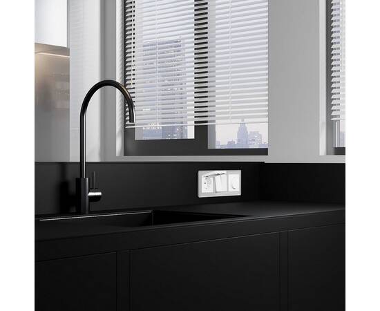 Розетка влагозащищенная с заземлением, с защитной крышкой и шторками Werkel белый W1171201 469038921, изображение 2