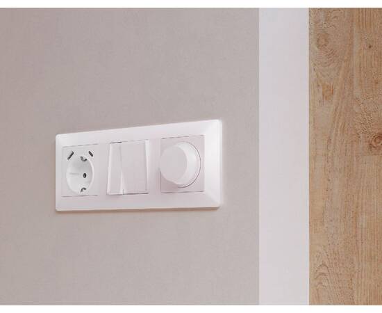 Лицевая панель для розетки с/з со шторками 2USB A+C Ambrella Volt Alfa AP2100, изображение 2