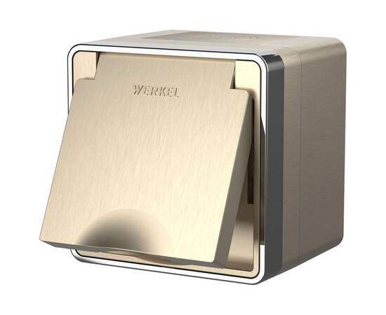 Розетка влагозащищенная с заземлением с защитной крышкой и шторками Werkel Gallant шампань рифленый W5071210 4690389164613