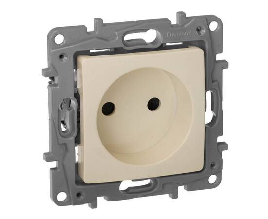 Розетка 2К Legrand Etika 16A 250V со шторками слоновая кость 672334
