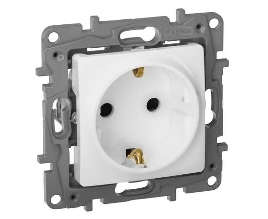 Розетка 2К+З Legrand Etika 16A 250V со шторками немецкий стандарт белая 672222