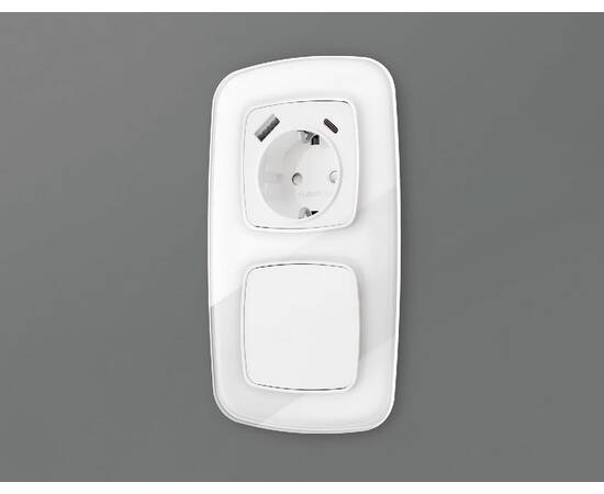 Лицевая панель для розетки с/з со шторками 2USB A+C Ambrella Volt Omega OP1100, изображение 2