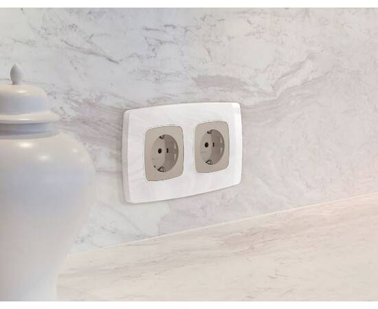 Лицевая панель для розетки с/з со шторками Ambrella Volt Omega OP3670, изображение 2