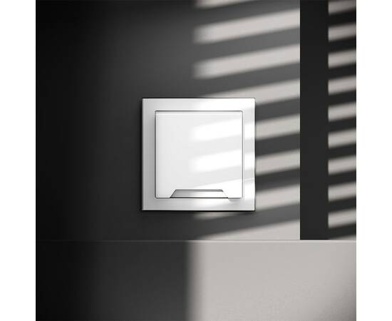 Розетка с защитными шторками и крышкой Voltum S70 VLS040301, изображение 2