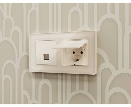 Комплект механизма компьютерной розетки RJ-45 экранированной с автоматической защитной шторкой Alfa